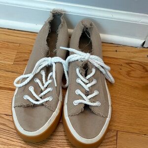 Serra Tan Canvas Sneakers with White Laces